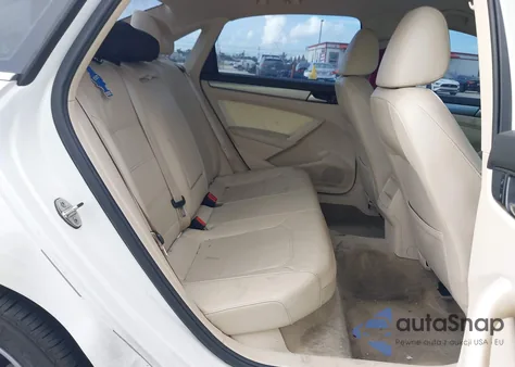 2015 Volkswagen Passat 1.8T Limited Edition z USA, uszkodzony, nr VIN 1VWAT7A3XFC116582